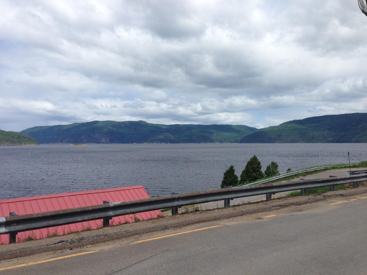 Auberge La Fjordelaise & La Rosalie LʼAnse-Saint-Jean エクステリア 写真